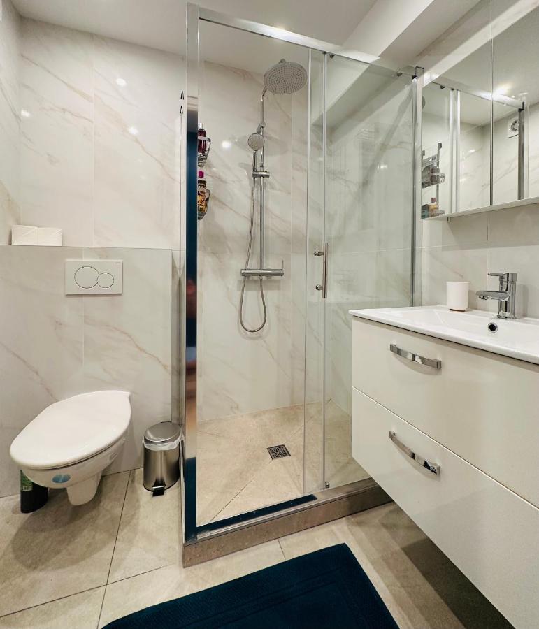 The Nice: Cozy 3-Room Airport Getaway Exterior photo